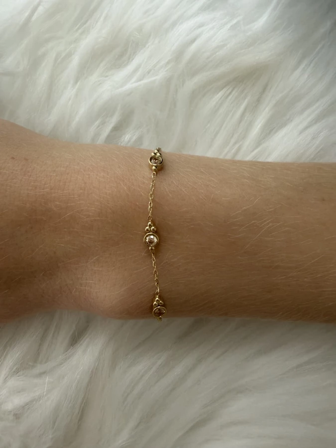 Bracelet dorée 3 pierres beige dorée Nakupenda